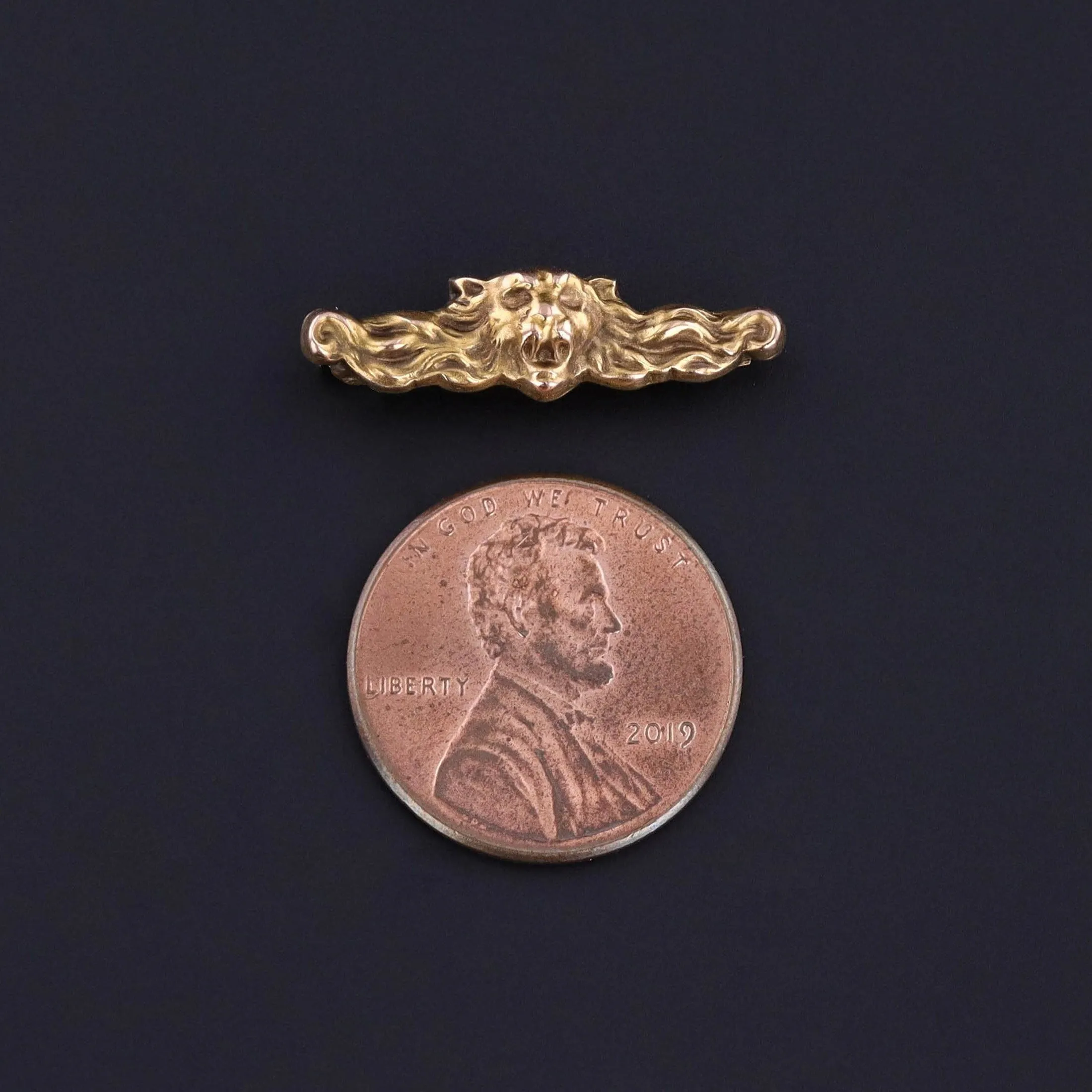 Antique Lion Lace Pin of 10k Gold