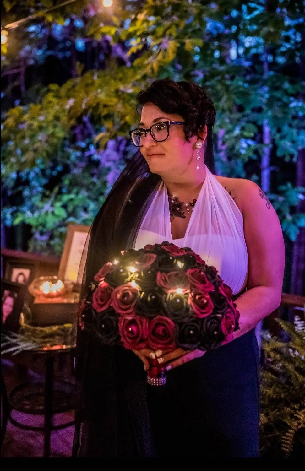 Black and Red Gothic Wedding Bouquet with LED Lights – Alternative Bridal Bouquet