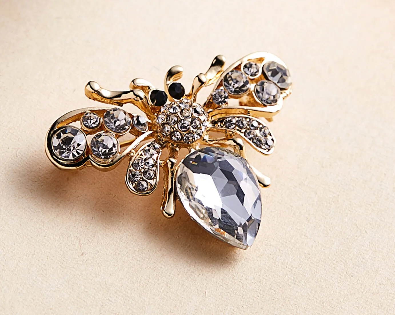 Honey bee brooch gold plated high end design celebrity broach vintage look pin a