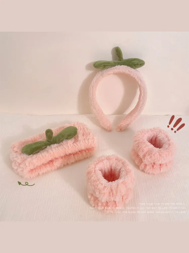 Peachy Spa Essentials Set – 3-Piece Plush Skincare Kit