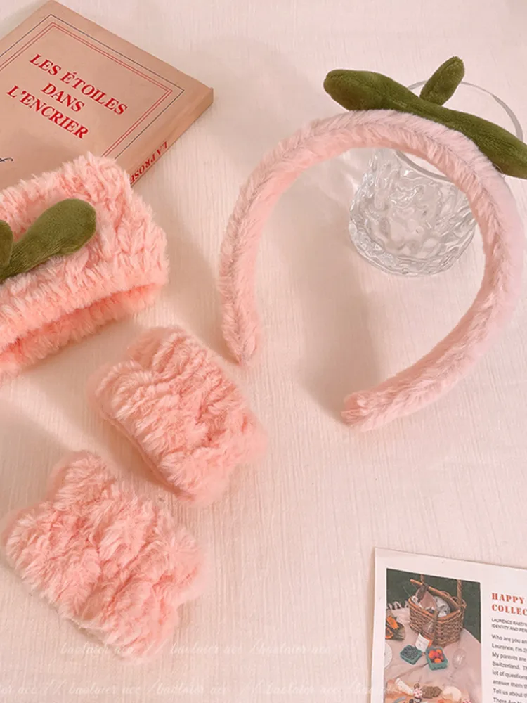 Peachy Spa Essentials Set – 3-Piece Plush Skincare Kit