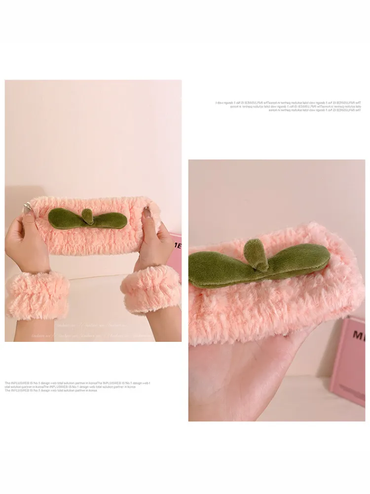 Peachy Spa Essentials Set – 3-Piece Plush Skincare Kit