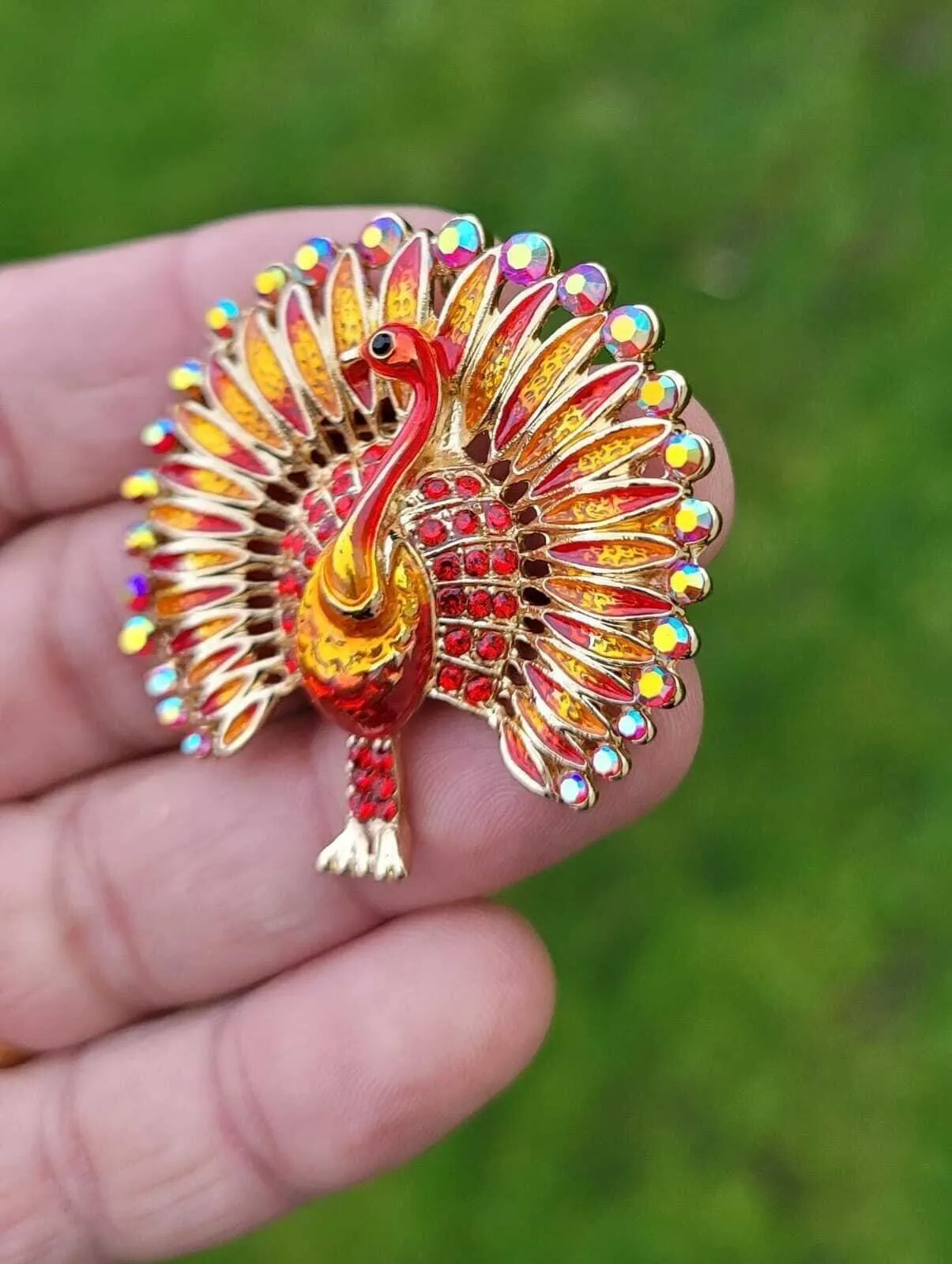 Peacock brooch gold plated broach colourful stones celebrity design queen pin s3