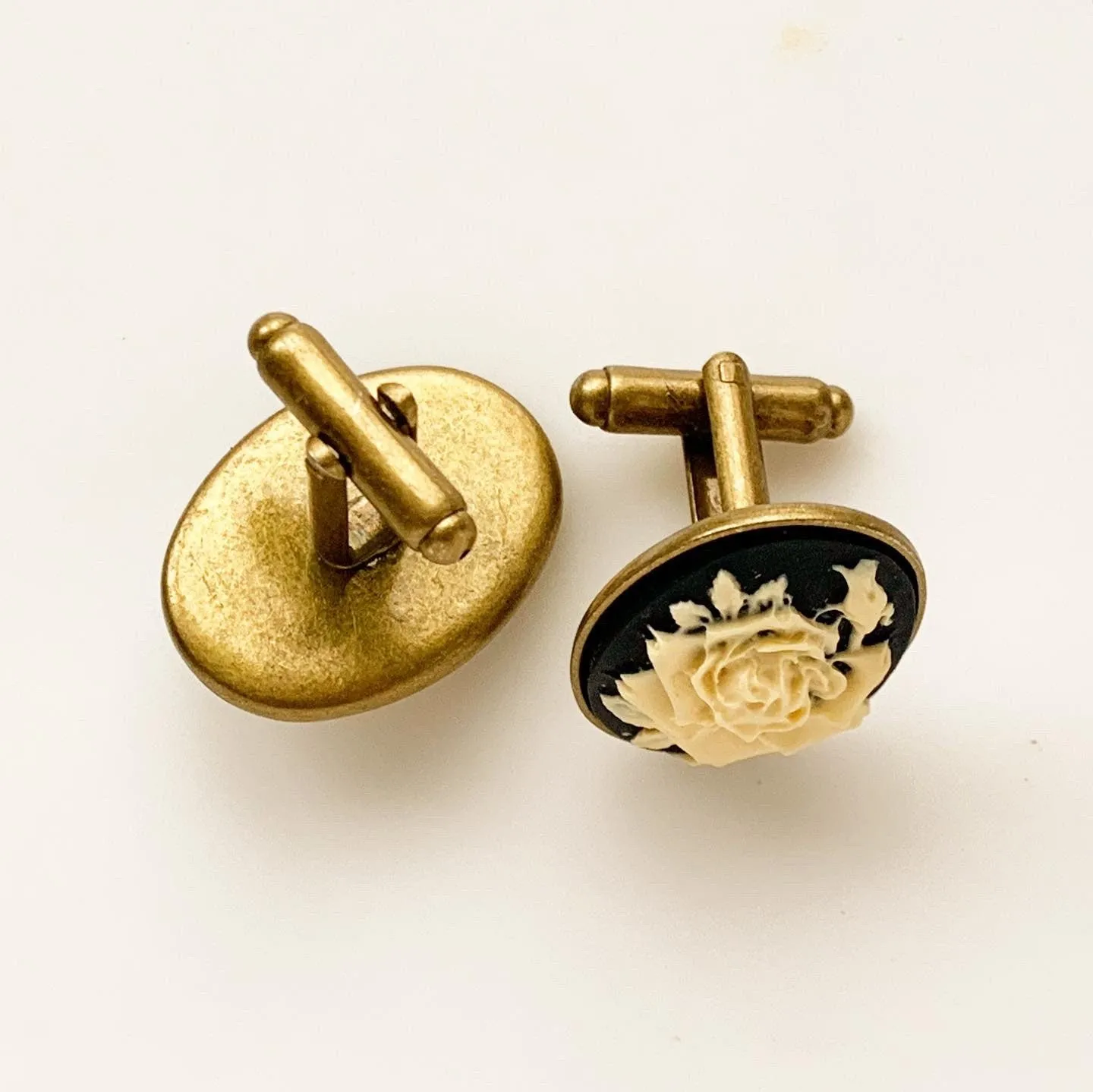 Rose Cameo Cufflinks Black / Bronze