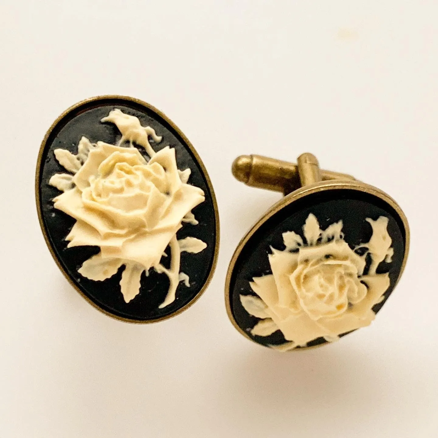 Rose Cameo Cufflinks Black / Bronze