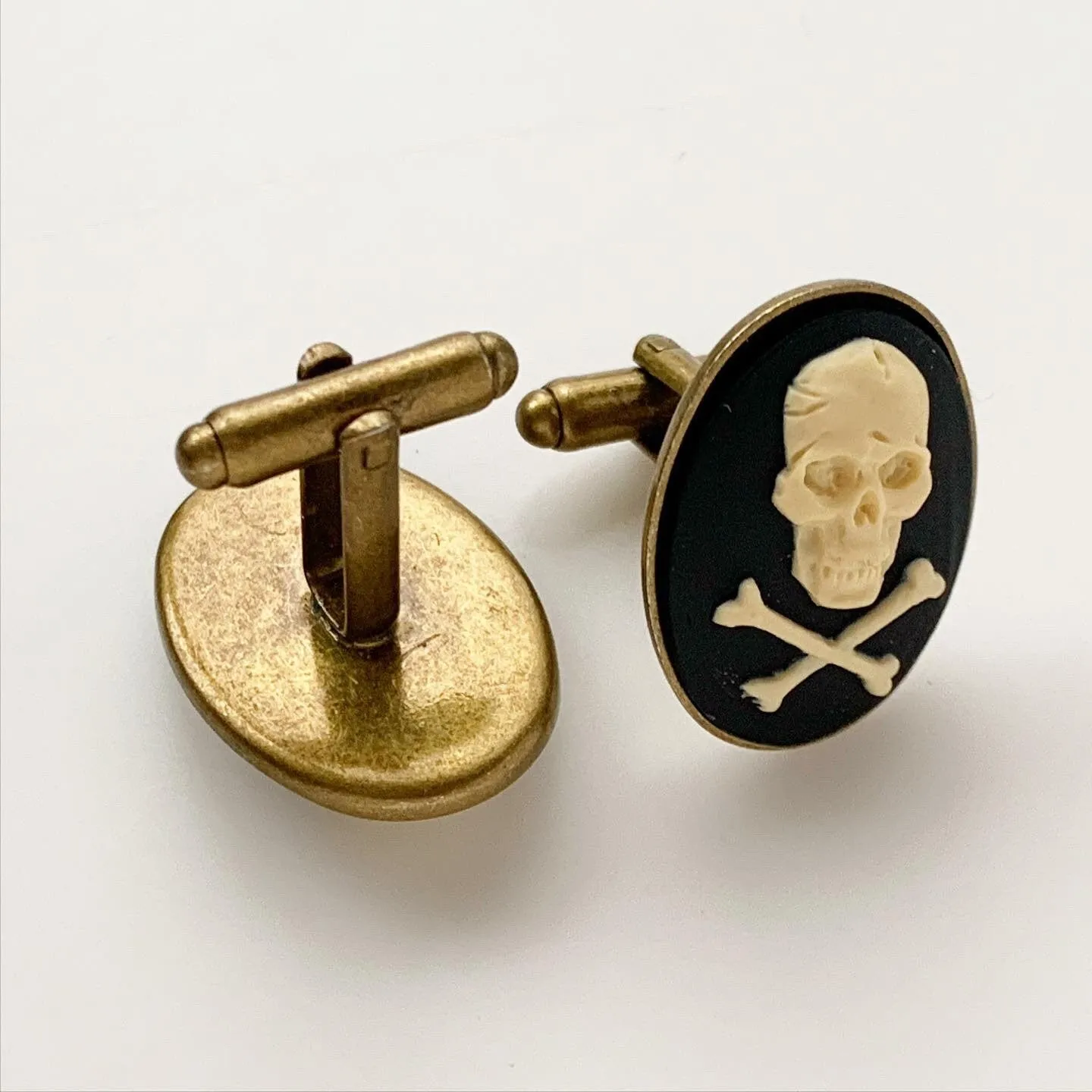 Skull and Crossbones Cufflinks in Bronze