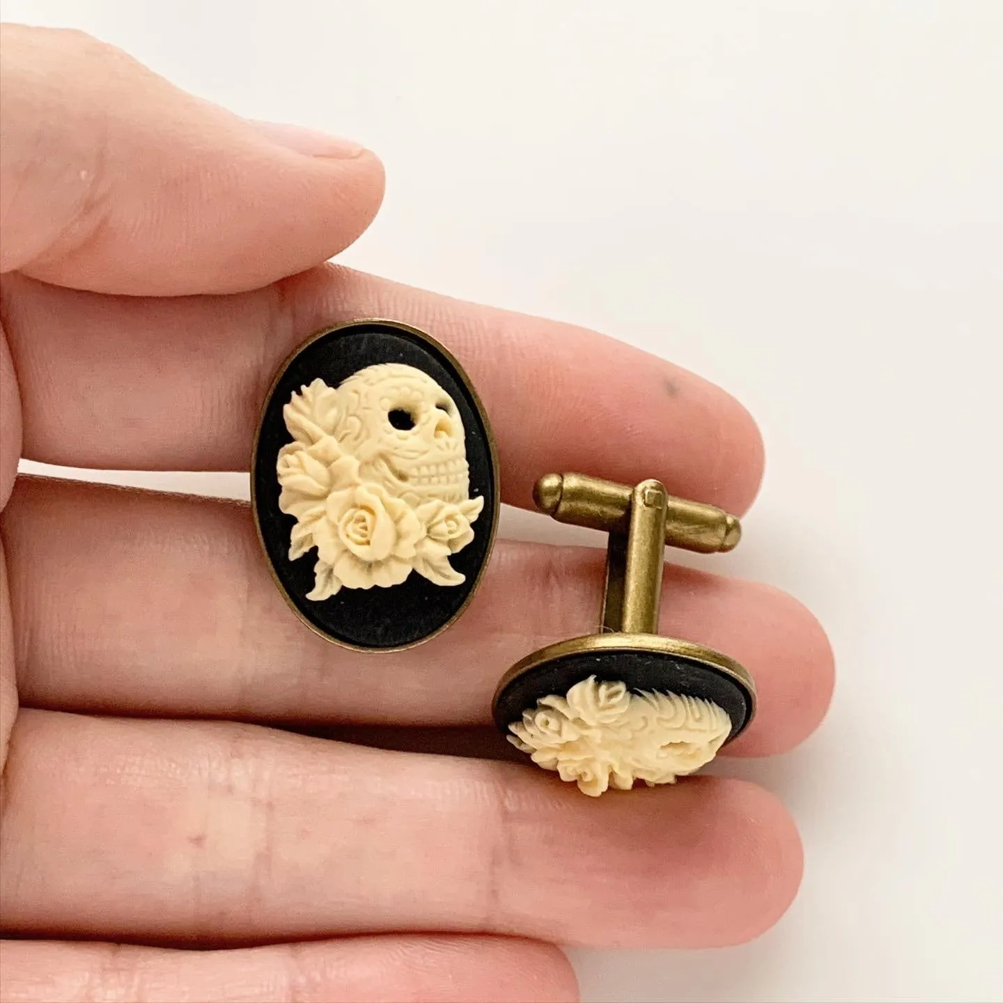 Skull and Roses Cameo Cufflinks in Bronze