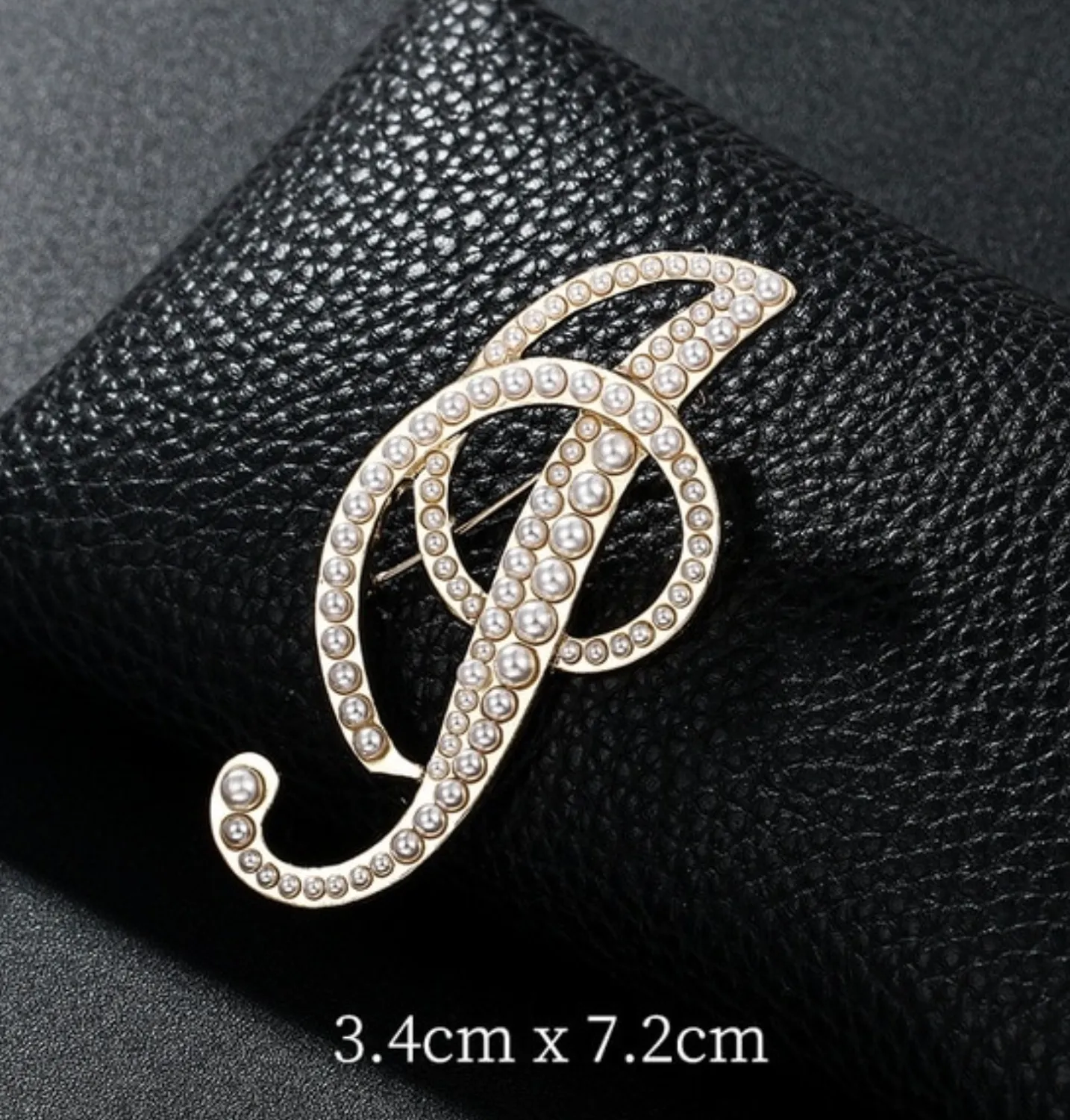 Vintage Look Gold Plated Letter Faux Pearls Brooch Suit Coat Broach Pin GGG3